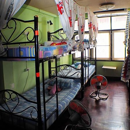 Wacky Fun Party Hostel Bangkok Exterior photo