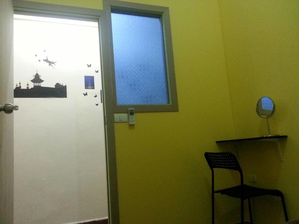Wacky Fun Party Hostel Bangkok Room photo