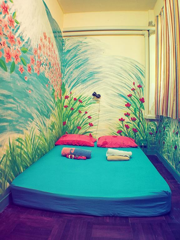 Wacky Fun Party Hostel Bangkok Exterior photo