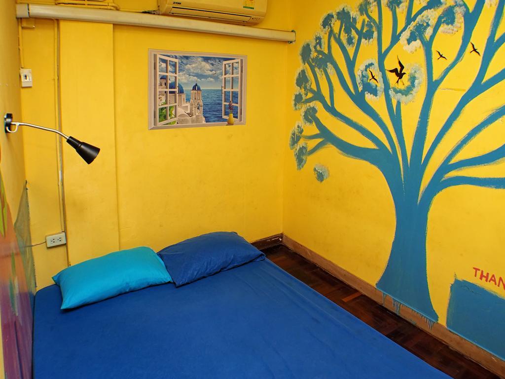 Wacky Fun Party Hostel Bangkok Exterior photo