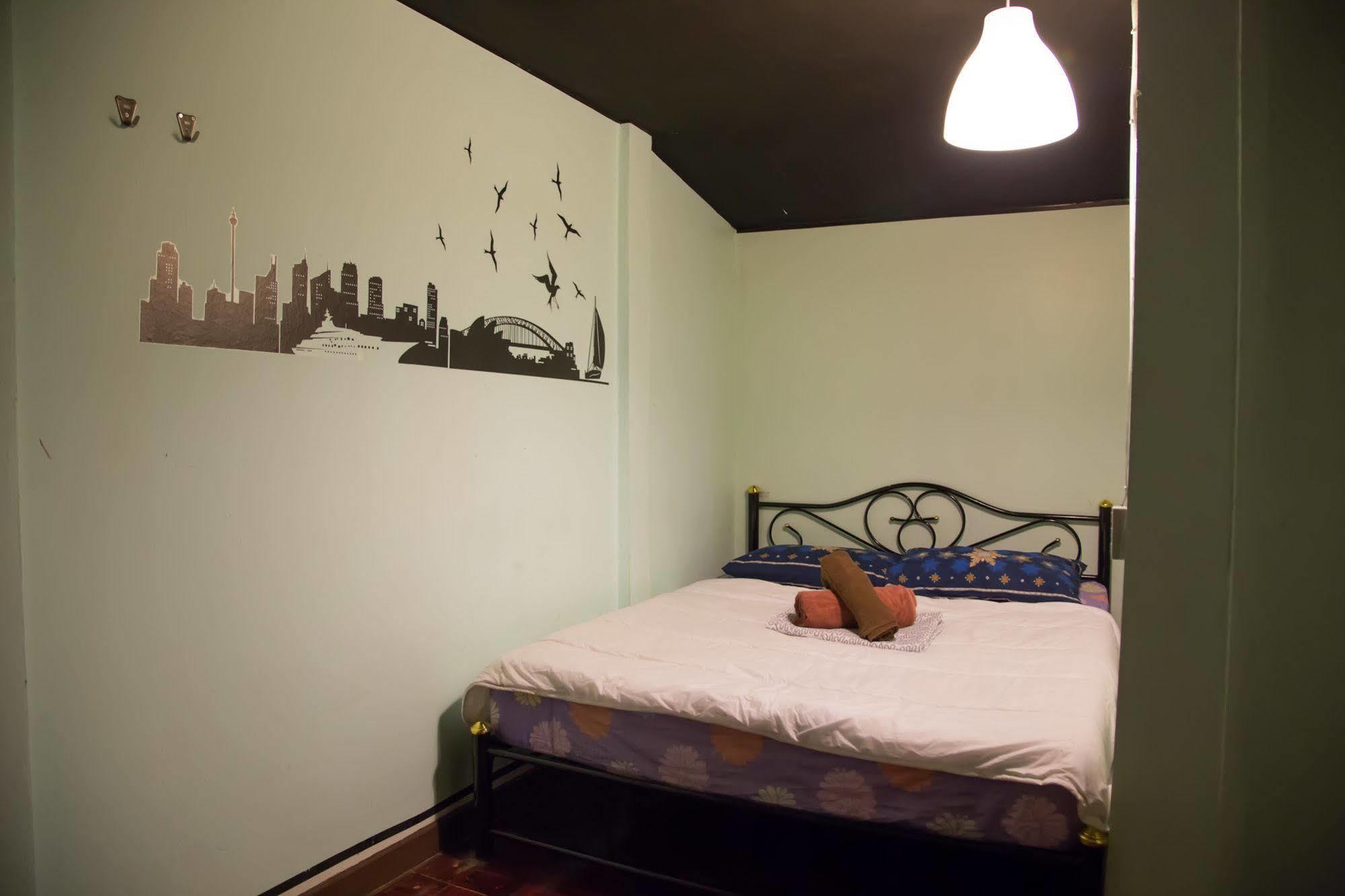 Wacky Fun Party Hostel Bangkok Exterior photo